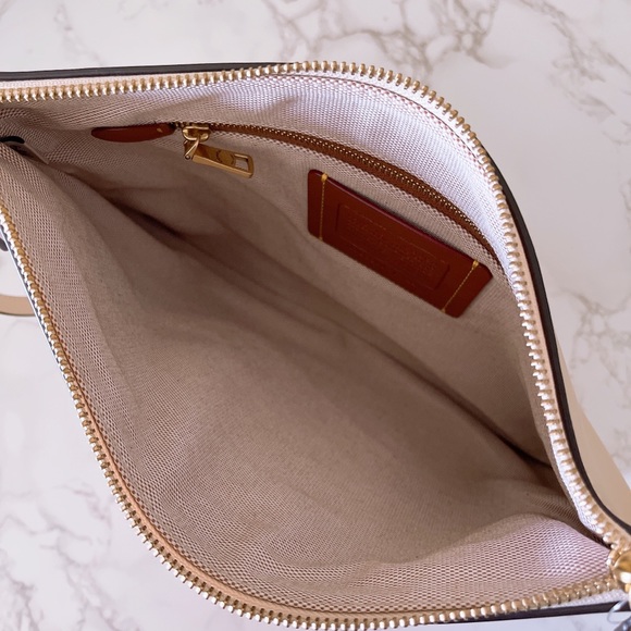 Coach x Tom Wesselmann Large Turnlock Wristlet - Picture 6 of 8